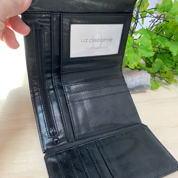 Liz Claiborne Ladies Wallet New Without Tags - Picture 4 of 4